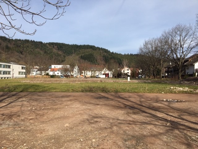 Holpriger Start in Ebnet nach Erbaunovelle– viel Kritik am städtischen Konzept 